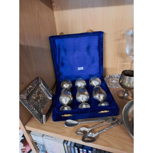 2562 - A boxed 1996 Jackson pewter hip flask & silver plated goblet sets etc.