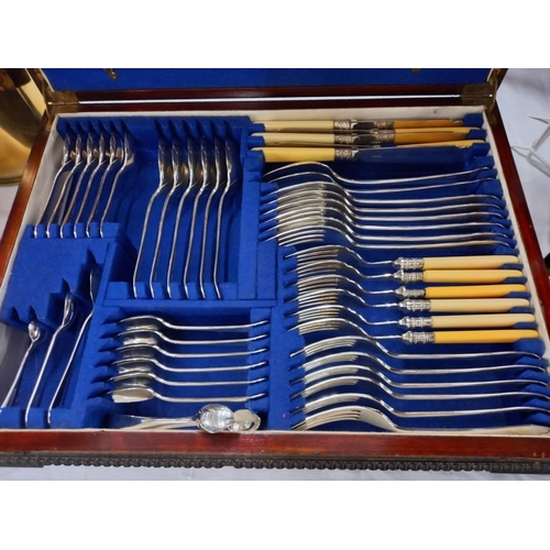 2578 - A boxed canteen of cutlery (2 mixed sets) COLLECT ONLY