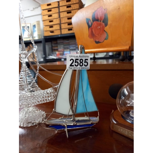 2585 - A handmade filigree glass boat & others COLLECT ONLY