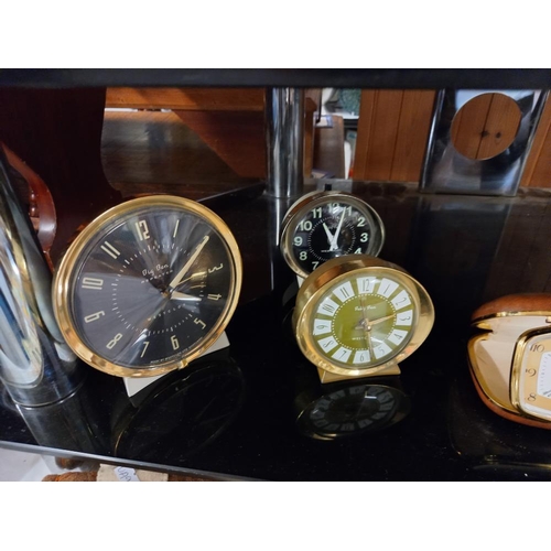 2591 - A quantity of vintage & modern alarm clocks etc.