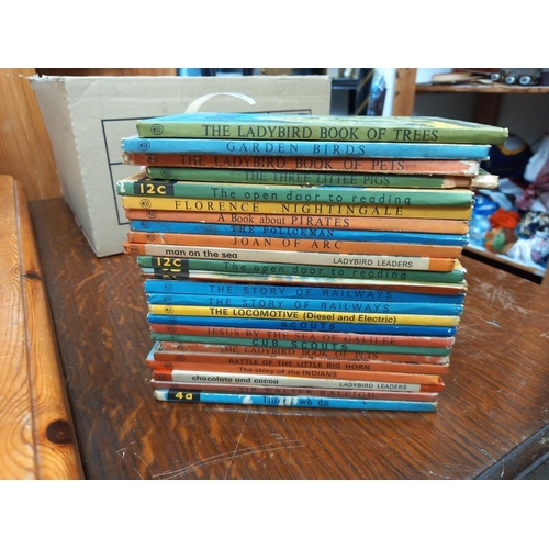 2601 - A quantity of vintage Ladybird books