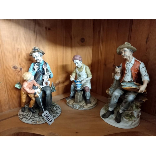 2607 - 7 Capodimonte style tramp figures COLLECT ONLY.