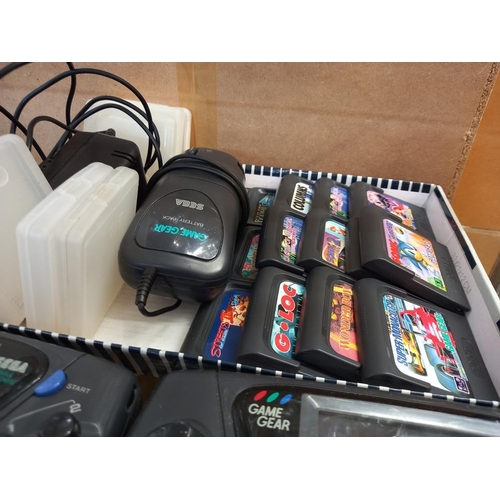 2634 - A Sega Game Gear and quantity of games. Collect Only