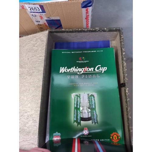 2653 - A large collection of Manchester United programmes etc Collect Only