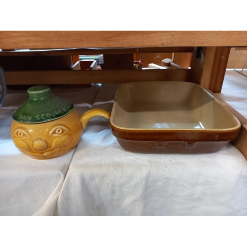 2663 - A mixed lot of kitchenalia including Denby teapot, Royal Worcester, flan dish & Pyrex dishes etc Col... 