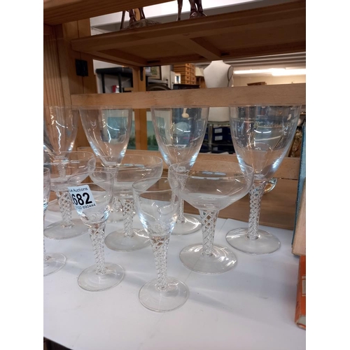 2682 - A good set of matching drinking glasses COLLECT ONLY