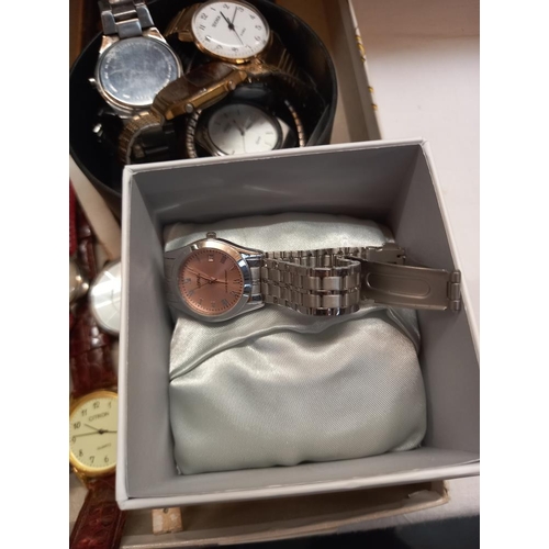 202 - A quantity of watches including boxed Lotus, Sekonda etc and small box of costume jewellery