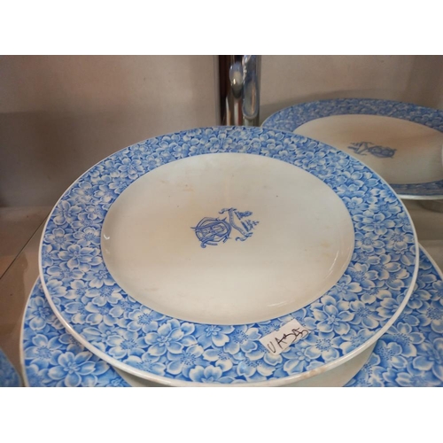 252 - 5 crested blue & white plates with diamond & Wedgwood back stamps COLLECT ONLY