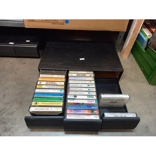 306 - A good quantity of music CDs and cassettes Collect only