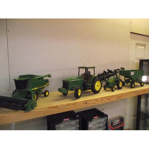 1016 - An ERTL John Deere 8200 tractor 9500 combine harvester etc