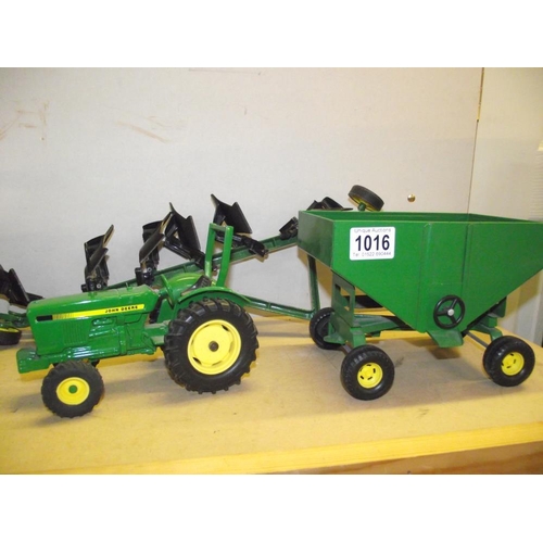 1016 - An ERTL John Deere 8200 tractor 9500 combine harvester etc