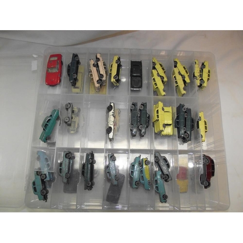 1023 - 5 collectors cases of diecast Lesney vehicles, mostly in good condition