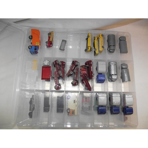 1023 - 5 collectors cases of diecast Lesney vehicles, mostly in good condition