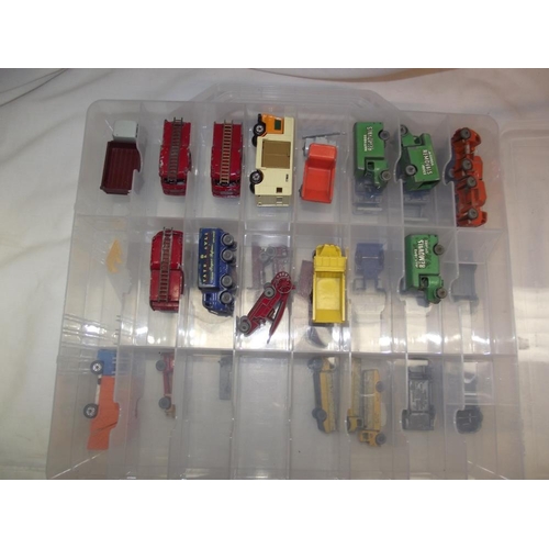 1023 - 5 collectors cases of diecast Lesney vehicles, mostly in good condition