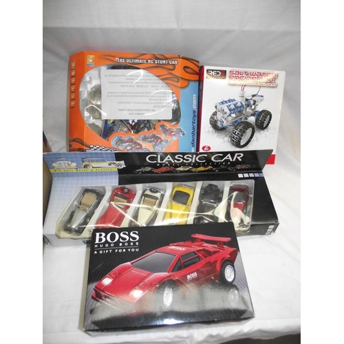 1063 - A boxed Hugo Boss remote control, Lamborghini countach and classic car gift set