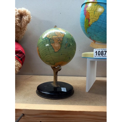 1087 - 2 vintage tin globes