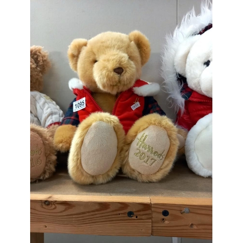 1095 - 3 Harrods Christmas bears 2016, 2017 and 2018