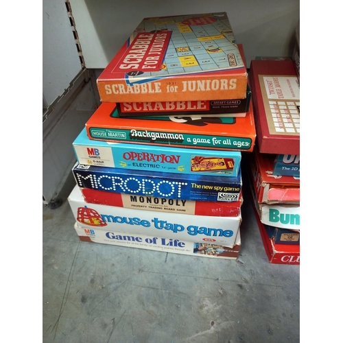 1161 - A good lot of vintage games, completeness unknown COLLECT ONLY