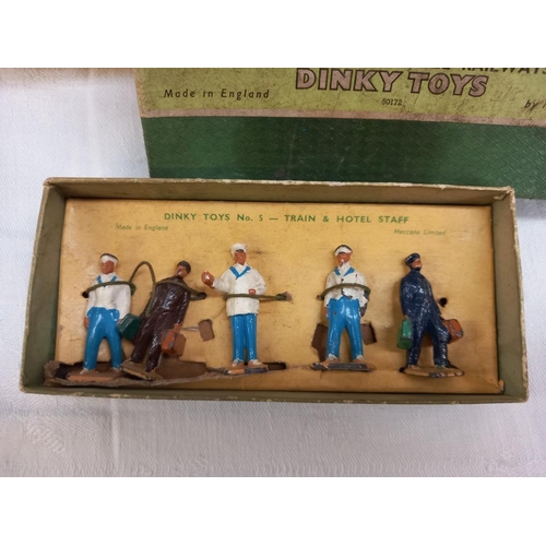 1171 - Dinky set no 5 '0' gauge train and hotel staff model figures