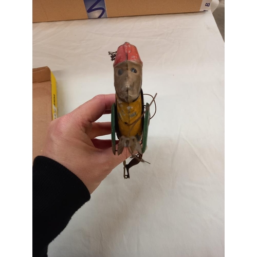 1194 - An early Lehmann tinplate climbing monkey