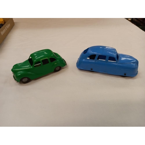 1195 - Tri-ang Minic Austin A40 and other plastic and tin vehicles including Renault Floride Standard Vangu... 