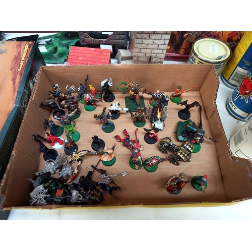 1215 - A large quantity of Games Workshop War Hammer and War gaming figures COLLECT ONLY