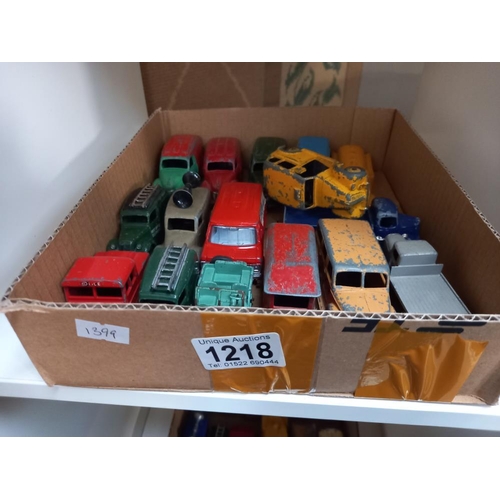 1218 - A tray of Dinky commercial vehicles including Austin A40, Bedford, Morris Z van etc