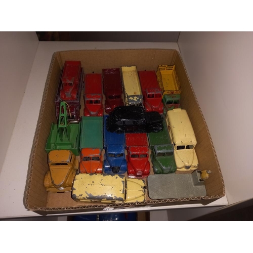 1223 - A tray of Dinky commercial vehicles