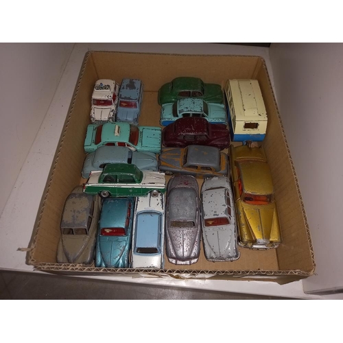 1224 - A tray of 1940/50's Dinky vehicles