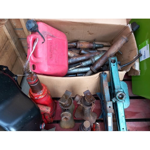 1821 - A good lot of car jacks, grease guns, pumps etc., COLLECT ONLY.