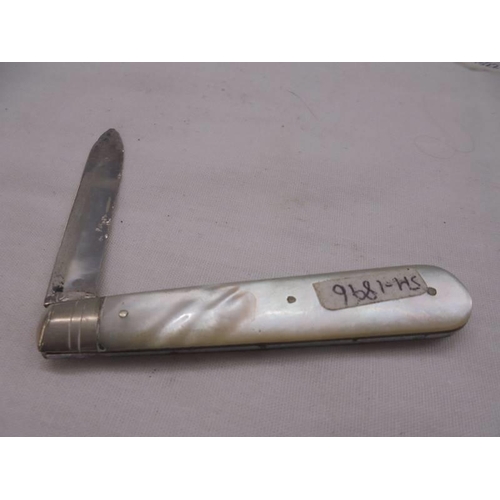 1017 - Five silver and mother of pearl fruit knives circa 1852, 1894, 1896, 1900 and 1923.