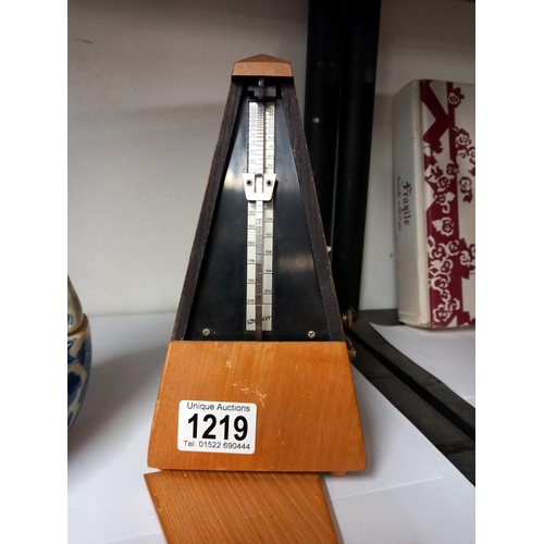 1219 - A Witner metronome