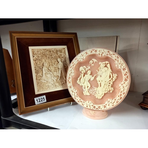 1225 - A Bradex Shakespearian lovers Romeo and Juliet plaque (boxed) and 3D relief plaque COLLECT ONLY