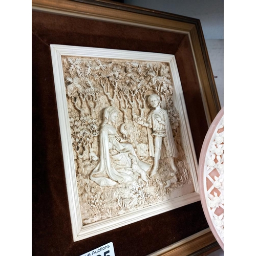 1225 - A Bradex Shakespearian lovers Romeo and Juliet plaque (boxed) and 3D relief plaque COLLECT ONLY