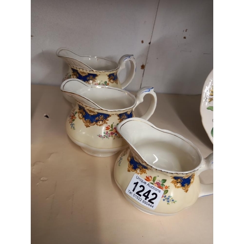 1242 - 3 vintage graduated jugs by Grindley