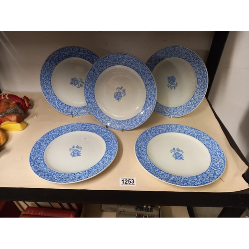 1253 - 5 Victorian blue and white plates with Latin crest in centre COLLECT ONLY