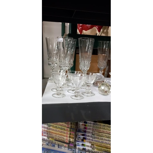 1262 - A good lot of vintage matching drinking glasses including 2 water jugs and another good shelf of gla... 