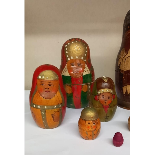 1272 - A vintage set of Russian nesting dolls x 10