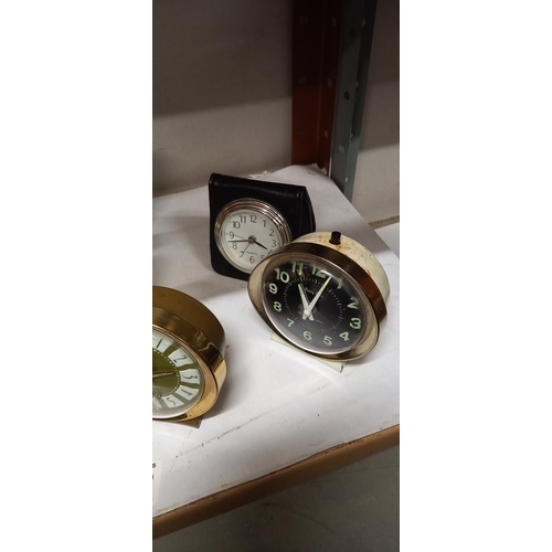 1282 - A quantity of vintage clocks