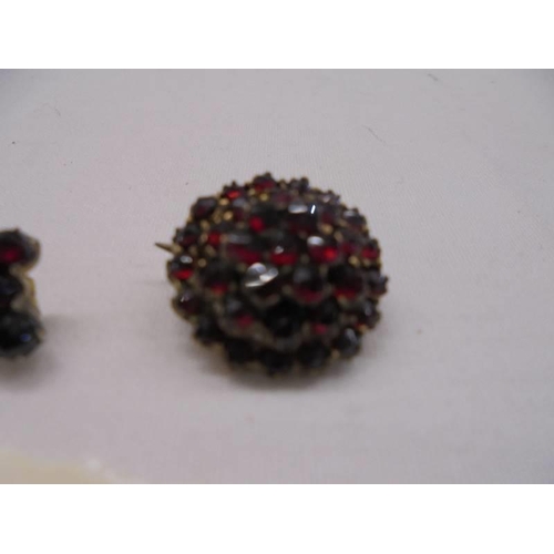 1048 - Three antique garnet brooches set in yellow metal (one with centre heart design)