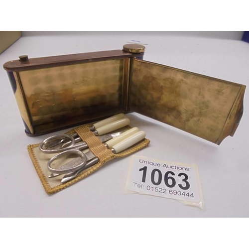 1063 - An art Deco manicure set.