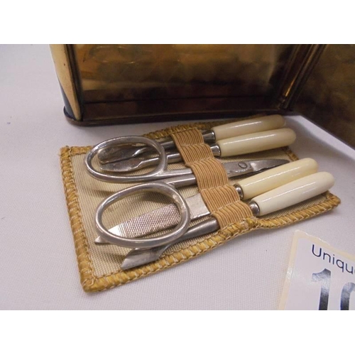 1063 - An art Deco manicure set.