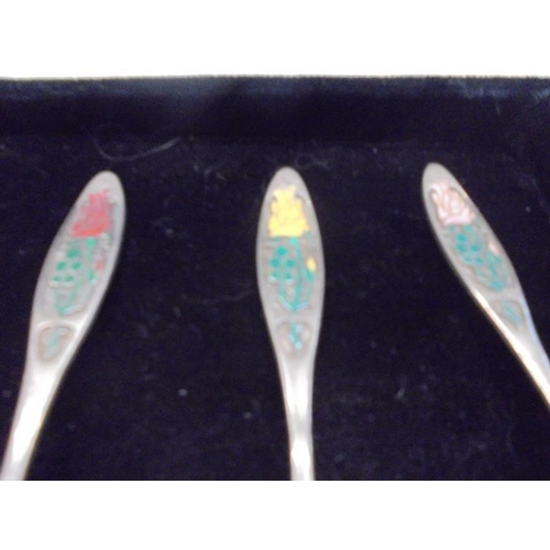 1070 - A set of 6 1976 silver and enamel year of the rose teaspoons.