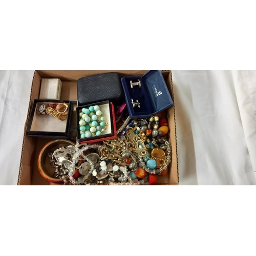 1416 - A box of costume jewellery