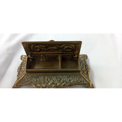 1431 - A vintage brass stamp box