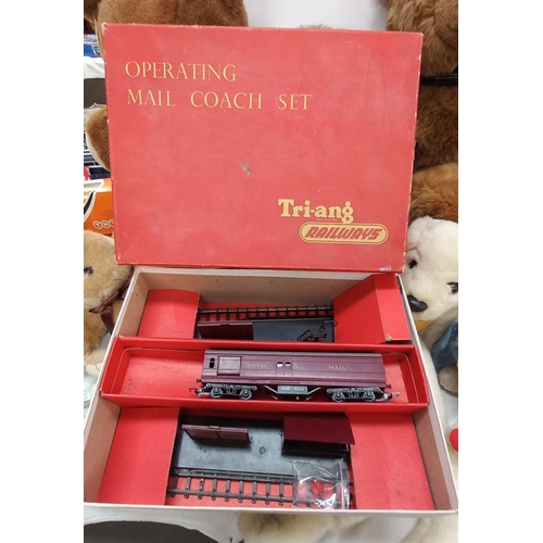 1291 - Tri-ang RS-21 electric model railway and R323 operating Royal Mail coach set