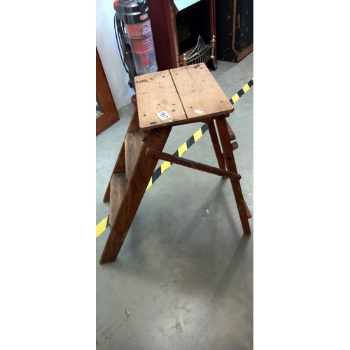 1517 - A vintage wooden step ladder COLLECT ONLY