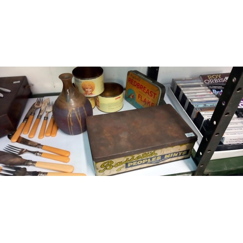 1539 - A oak cutlery box and quantity of loose cutlery & old tins etc COLLECT ONLY