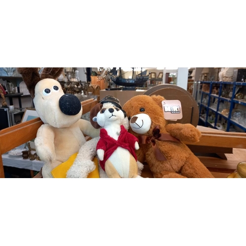 1550 - 4 soft toys including Gromit and meerkat COLLECT ONLY