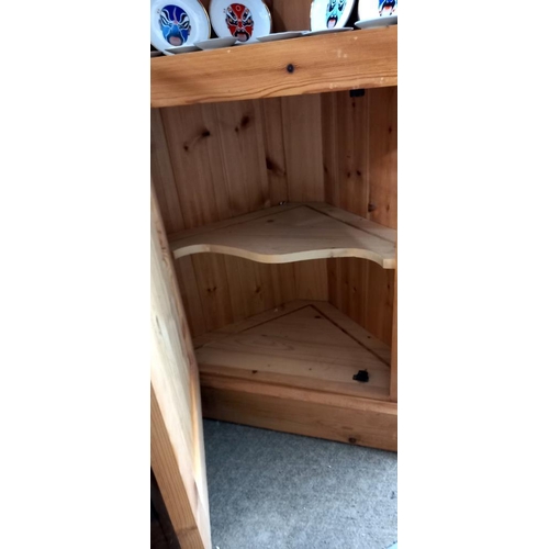 1581 - A solid pine corner unit with cupboard base COLLECT ONLY